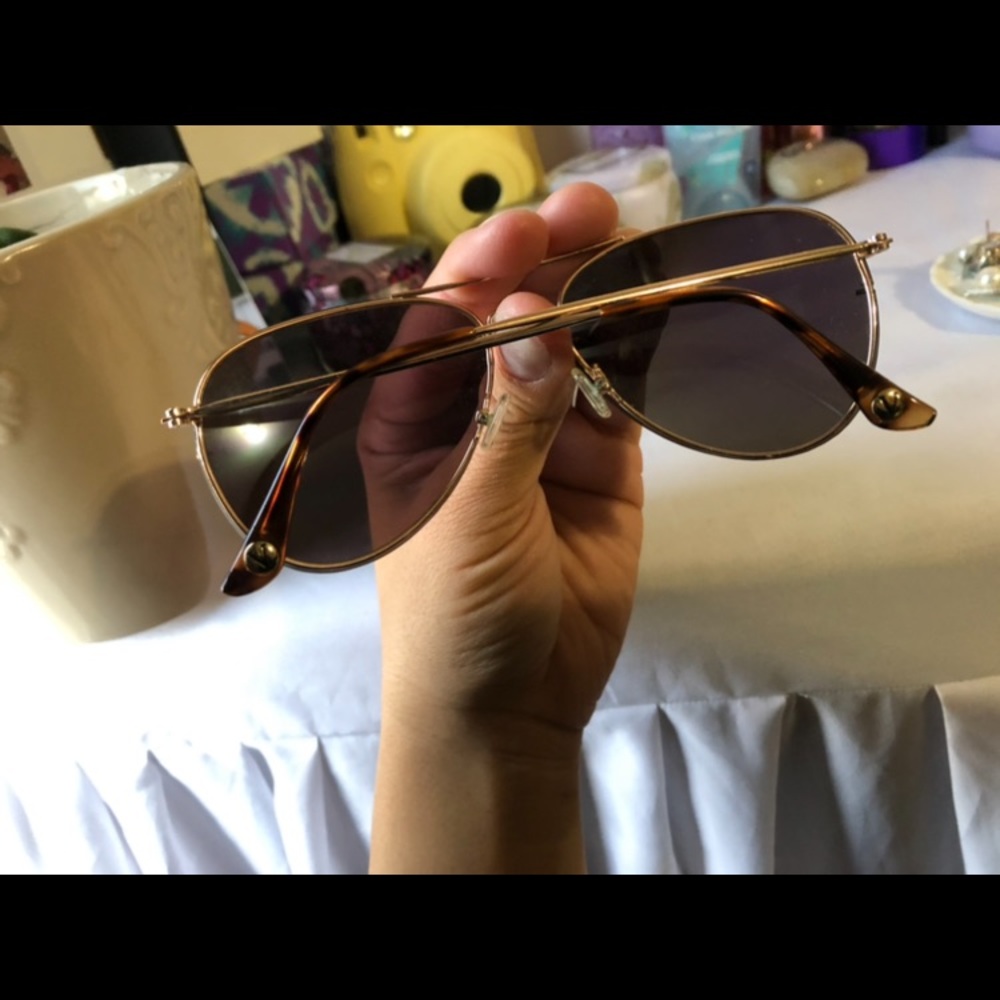 Sunglasses 🕶💕 - Picture 2 of 2